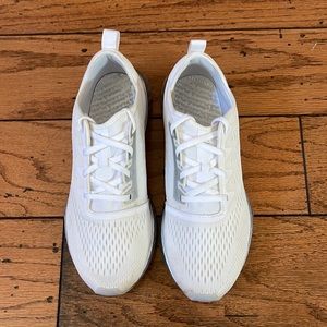 Women’s Size 9 Reebok Flashfilm Running Shoe